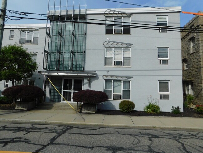 Photo - 184 Pequot Ave Unidad 206 Rental