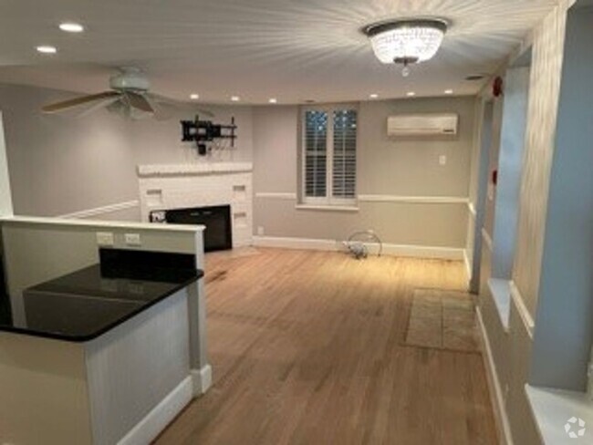 Building Photo - 1BR in Georgetown East Village WITH PARKIN... Rental