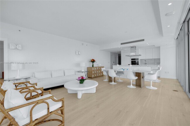 Photo - 3737 Collins Ave Unidad S-1603