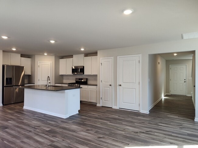 Photo - Beautiful End-Unit Home in Blackwood Creek!