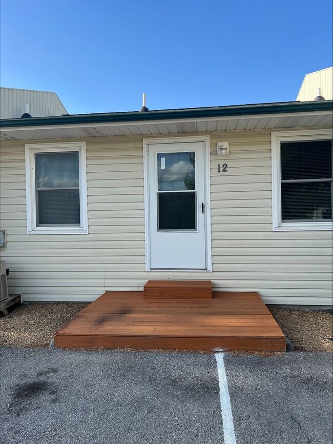 Building Photo - Cozy 1 bed 1 bath apartment Unit ME-12