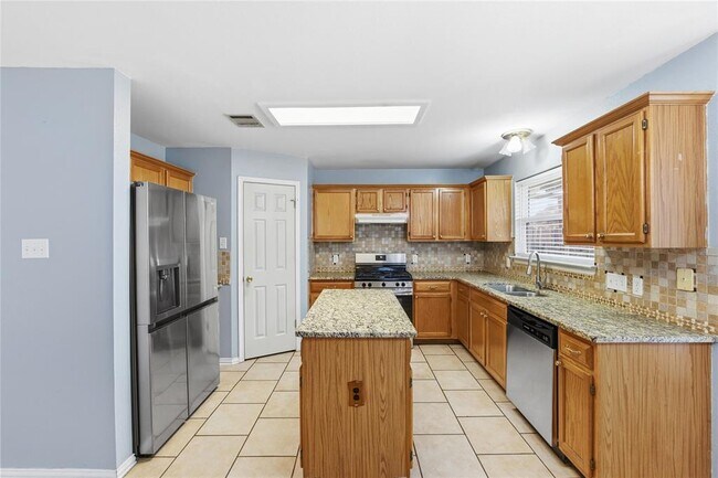 Photo - 910 Kirtomy Loop