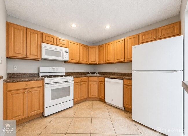 Photo - 482 Danbury Ln