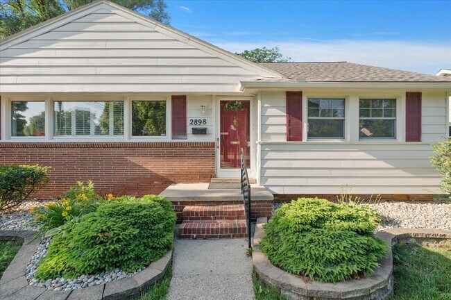 Photo - 2898 Yorkshire Rd