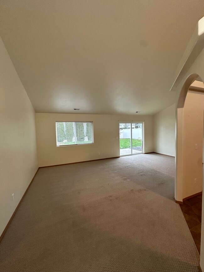 Photo - 7722 N Maple St