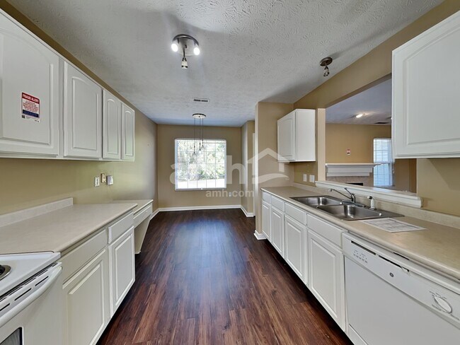 12700 Hearthstone Dr