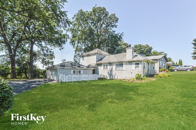 Photo - 611 W Oakwood Dr