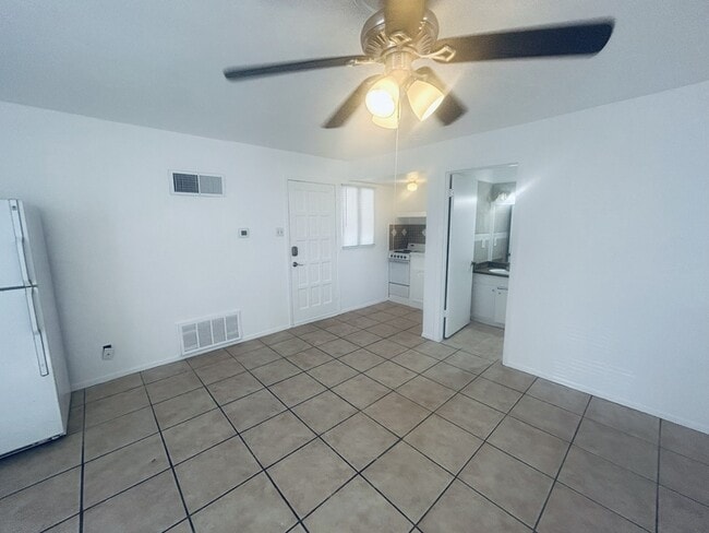 Photo - 1008 Clayton Nolen Dr