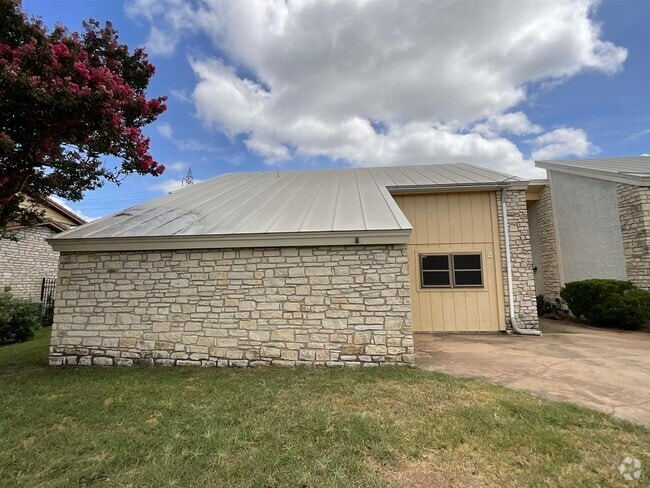 Building Photo - 1411 Hi Cir N Rental