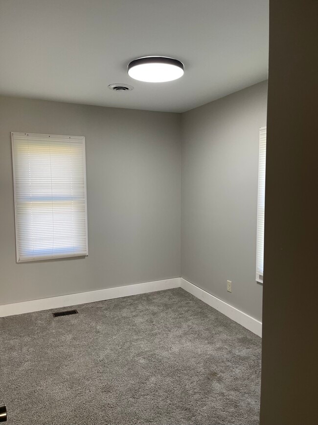 Photo - 4761 Warnock Ave