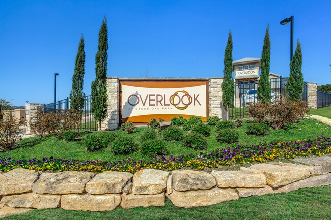 Vista de los apartamentos Stone Oak - Overlook at Stone Oak Park Apartments