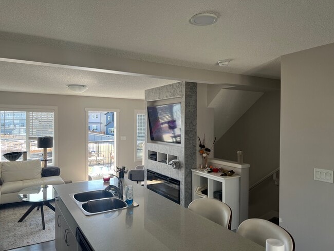 Photo - 846 Daniels Way SW