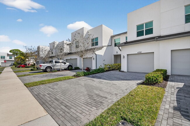 Photo - 4790 Navali Dr