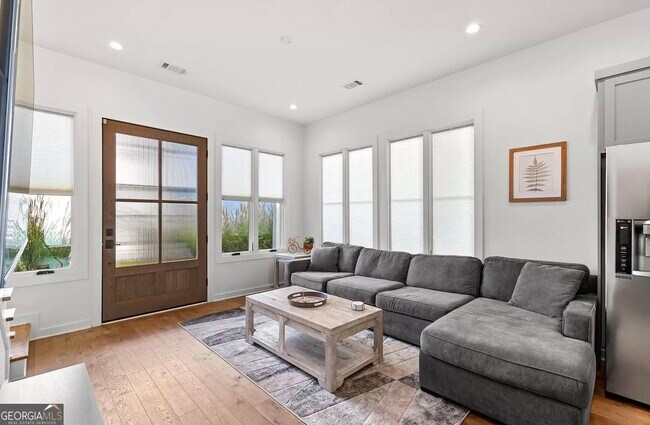 Photo - 167 Ravenhurst Ln