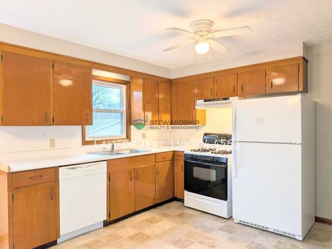 Building Photo - 1752 Bunyan Cir NW