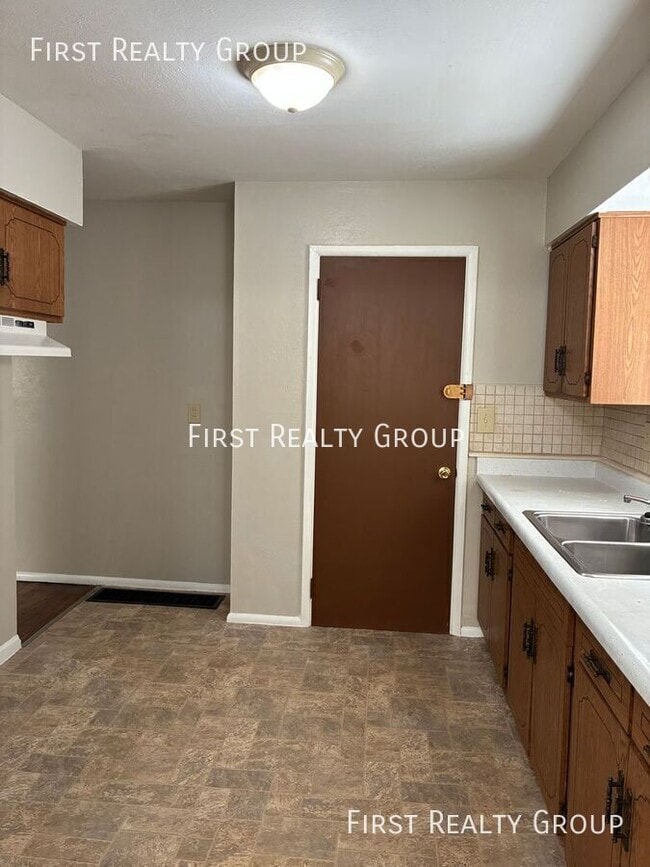 Photo - 2526 Kennedy Ave