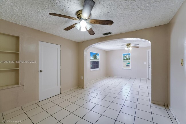 Photo - 166 E 17th St