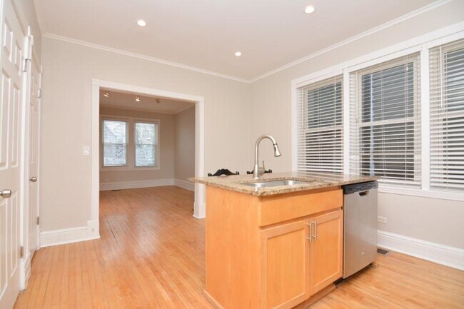 Photo - 2 bedroom in Chicago IL 60647 Unidad 1