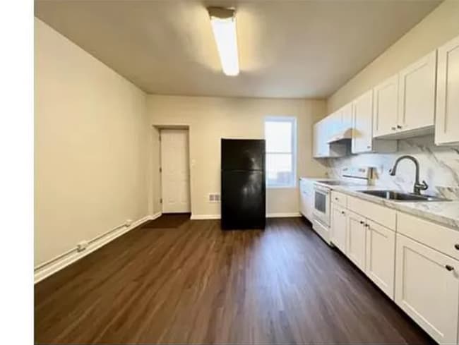 Photo - 2554 W Fayette St