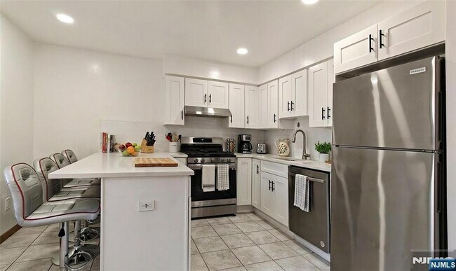 Photo - 700 Schuyler Ave Unit G34