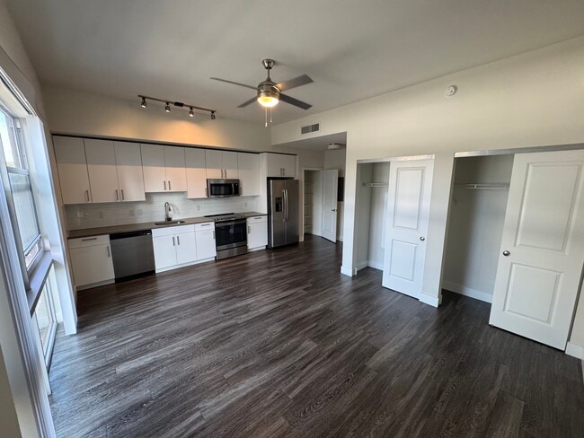 Building Photo - 343 NE 33rd St Unit S2 Rental