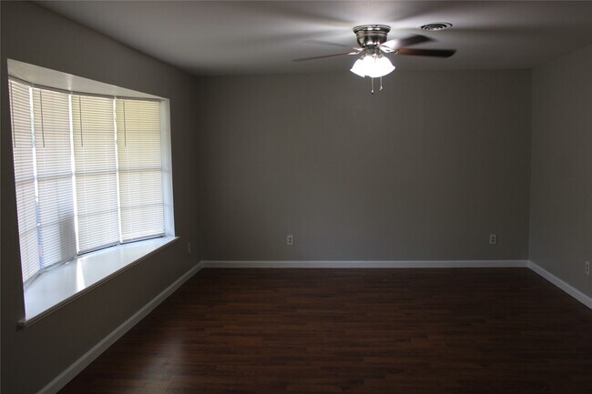 Photo - 121 Mary Ln