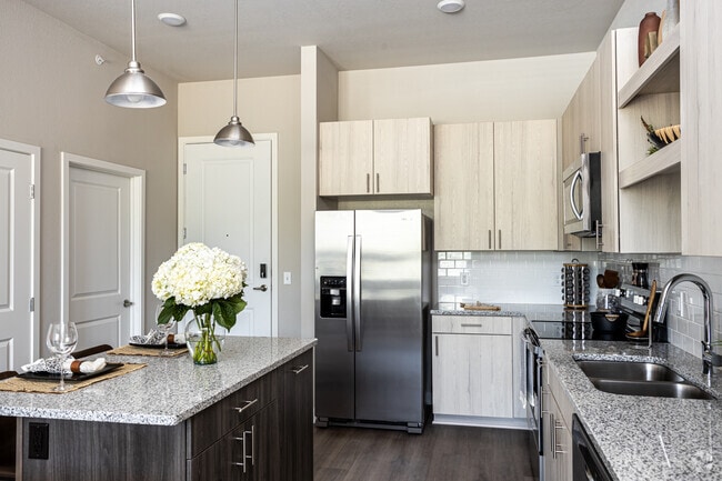 1BR, 1BA - 776SF