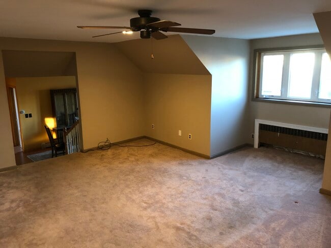 Building Photo - 361 Chestnut Ave Unit 2 bd. 1 bath. w parking Rental