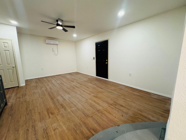 Photo - 39 W 9th St