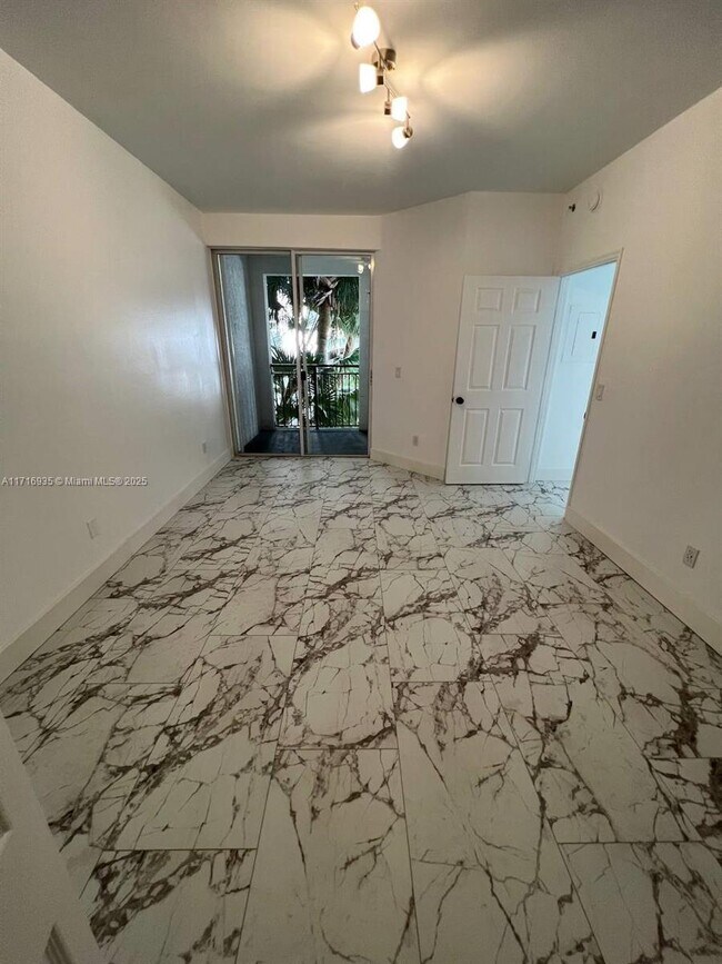 Photo - 3245 NE 184th St Unidad 13208 Rental