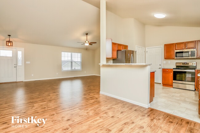 Photo - 415 Bittersweet Dr