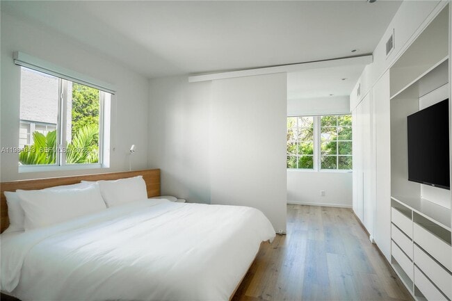 Building Photo - 136 NE 46th St Unit 3