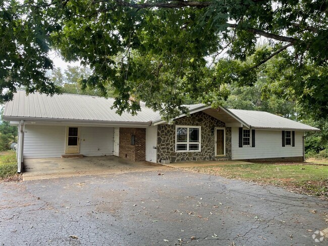 Building Photo - 3 BED, 2 BATH HOME LOCATED IN DENTON