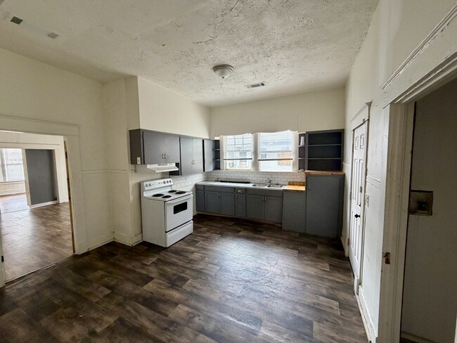 Photo - 1601 3rd Ave N