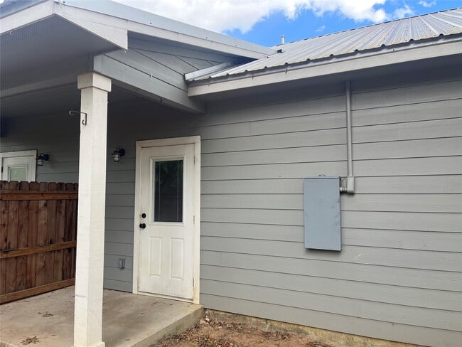 Photo - 1841 Caroline Ln