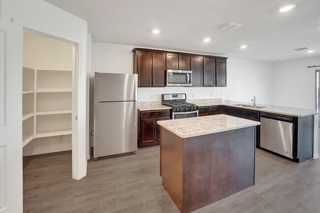 Photo - 4051 E Braddock Dr