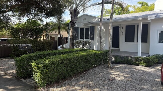 Photo - 250 SW 19th Rd