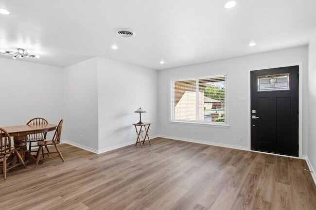 Photo - 8739 Ukiah Dr