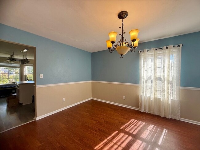 Photo - Beautiful 4 Bedroom Home for Rent – Pet Fr...