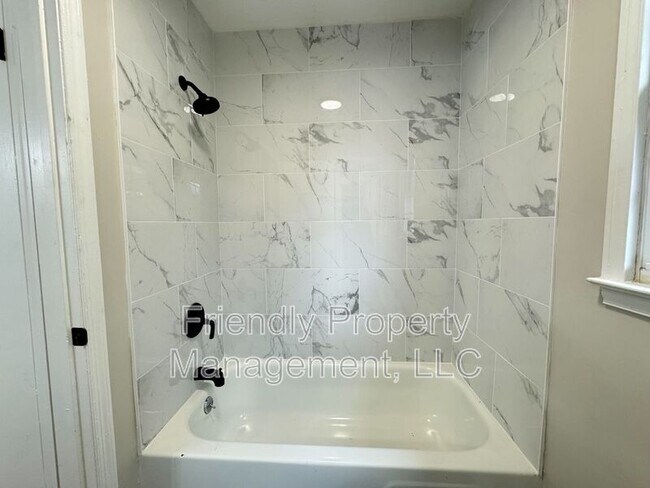 Photo - 1050 File St