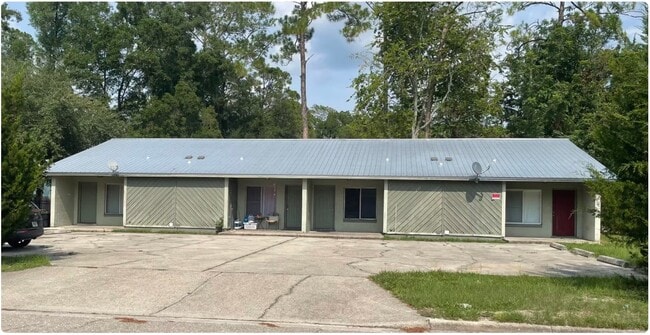 Photo - 827 SW 64th Terrace