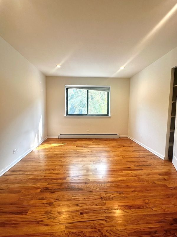 Photo - 6954 N Sheridan Rd