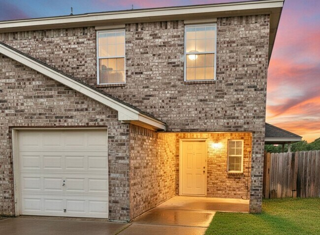 Building Photo - AVAILABLE NOW!