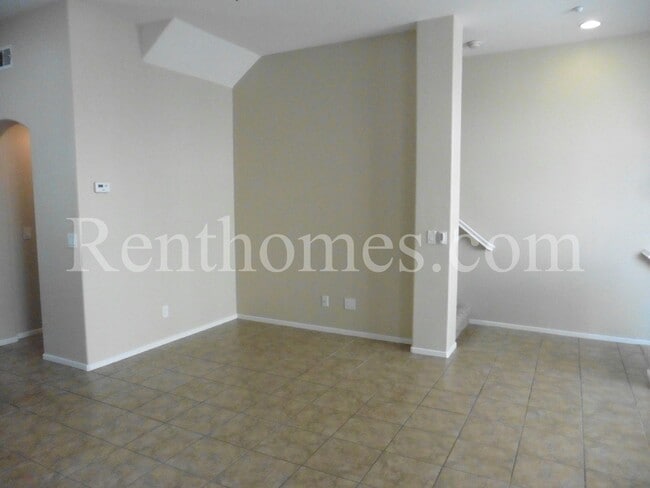 Photo - 568 Almond Rd