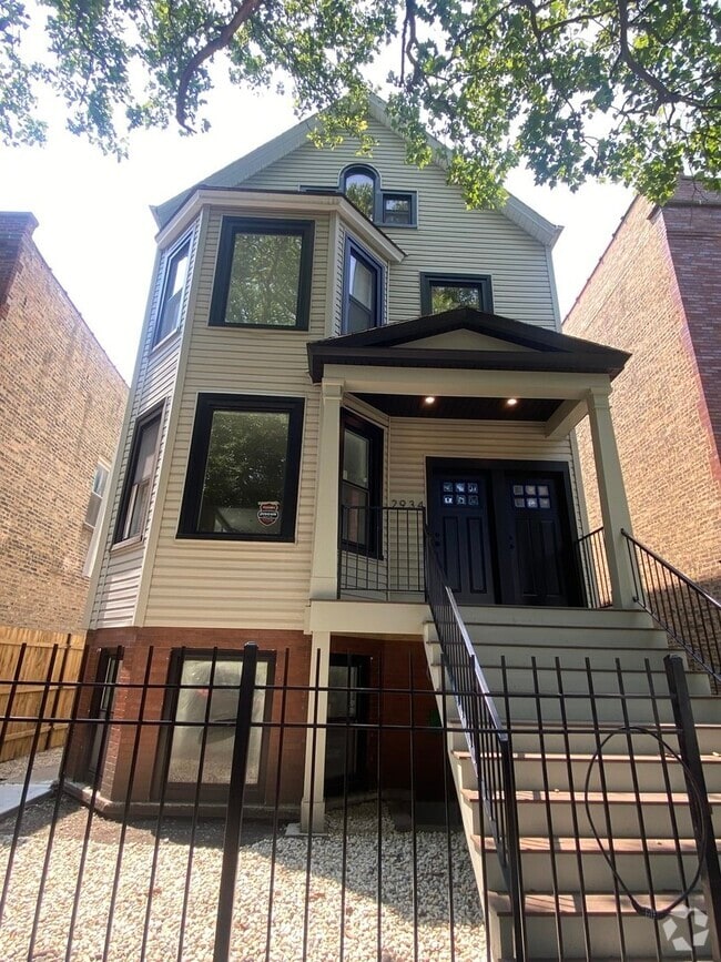 Building Photo - 2934 N Avers Ave Unit 3 Rental