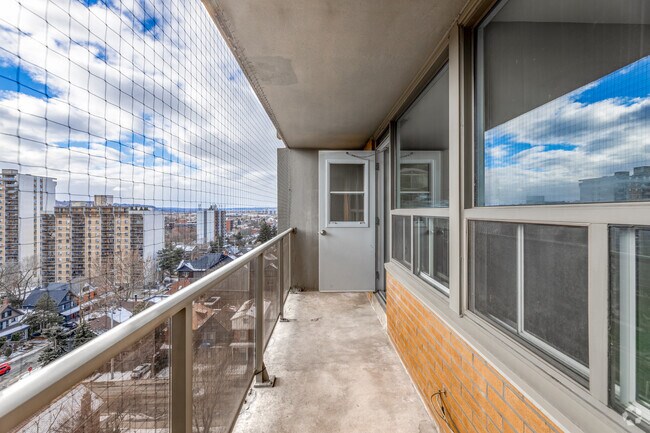 1BR, 1BA - 592 SF - Balcony