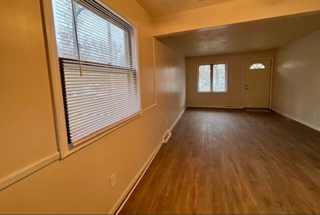 Photo - 2 Bedroom Duplex In Wyoming Available Dece... Unit 3716 Groveland