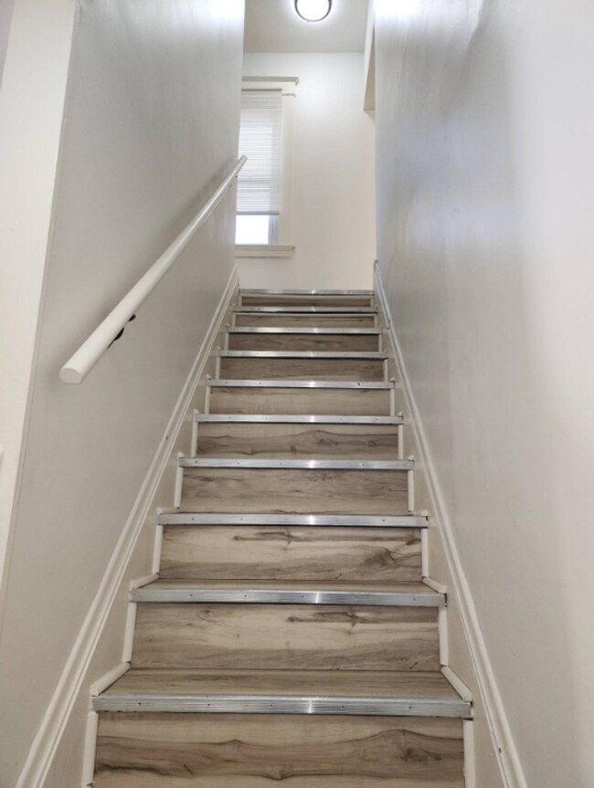 Photo - 3 bedroom 2 bath with Garage