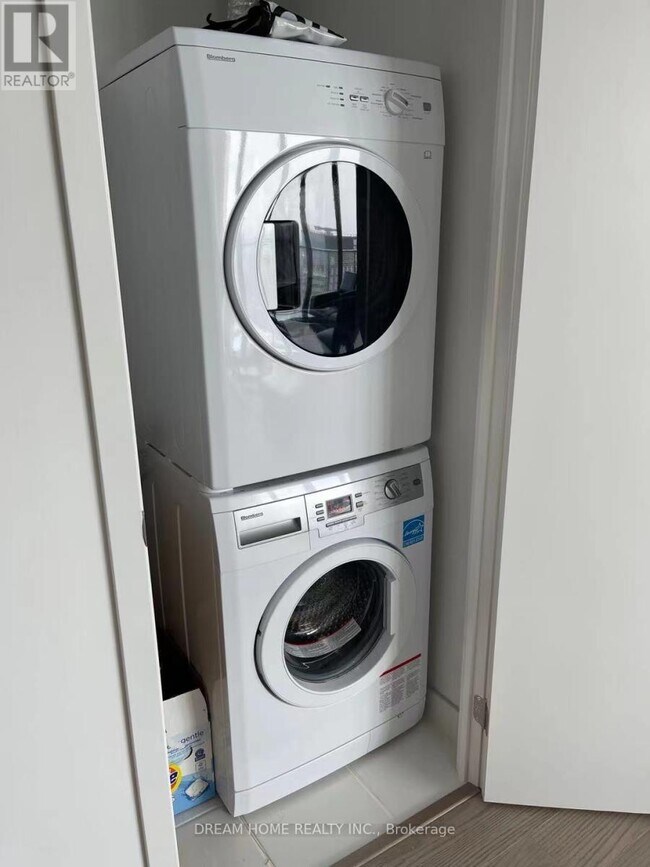 Photo - 11 Wellesley St W Unité 5502