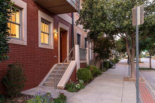 Photo - 109 NE 3rd St